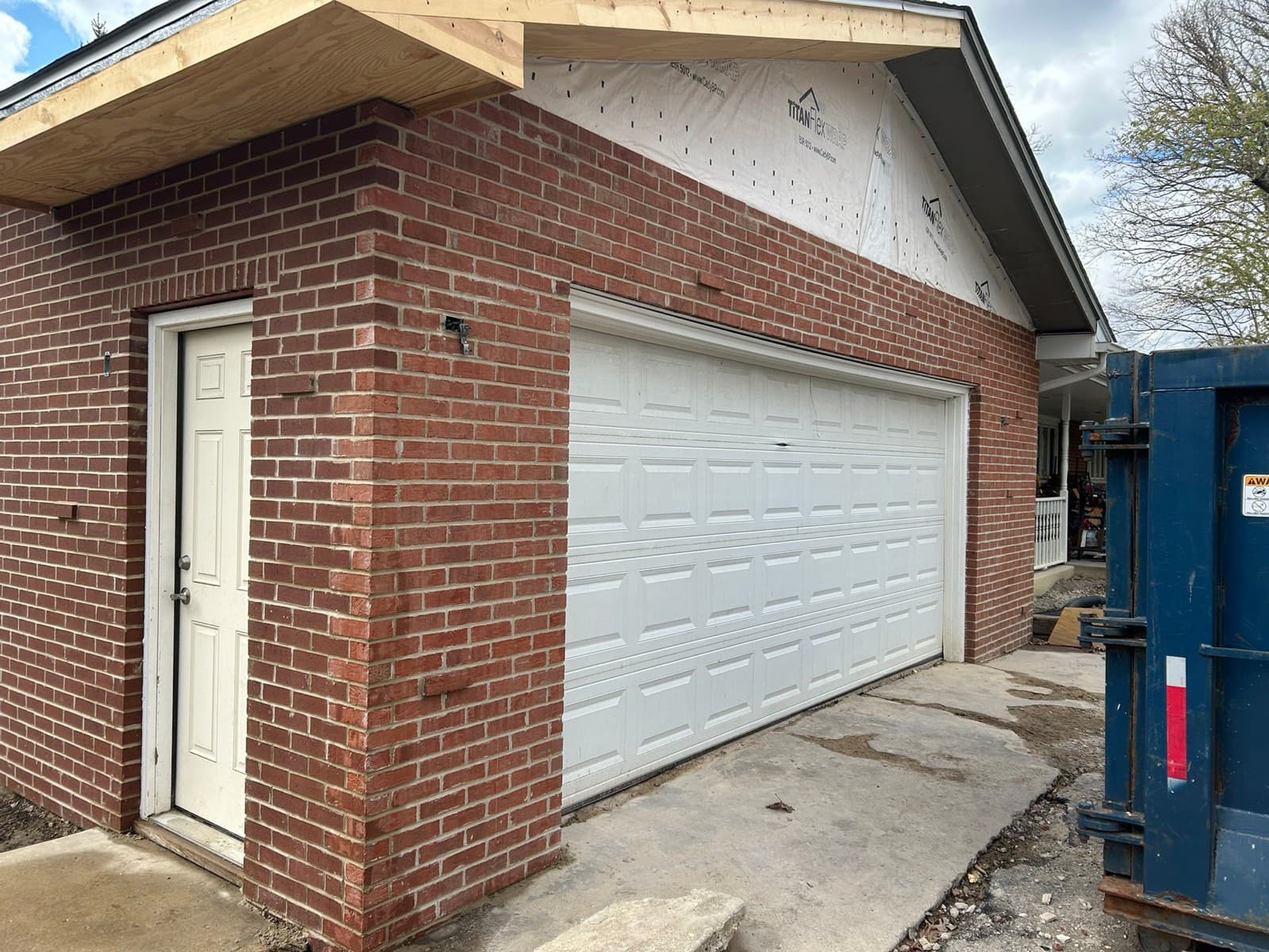 Mason or Structural Engineer? How to Tell What Your Cracked Wall Actually Needs